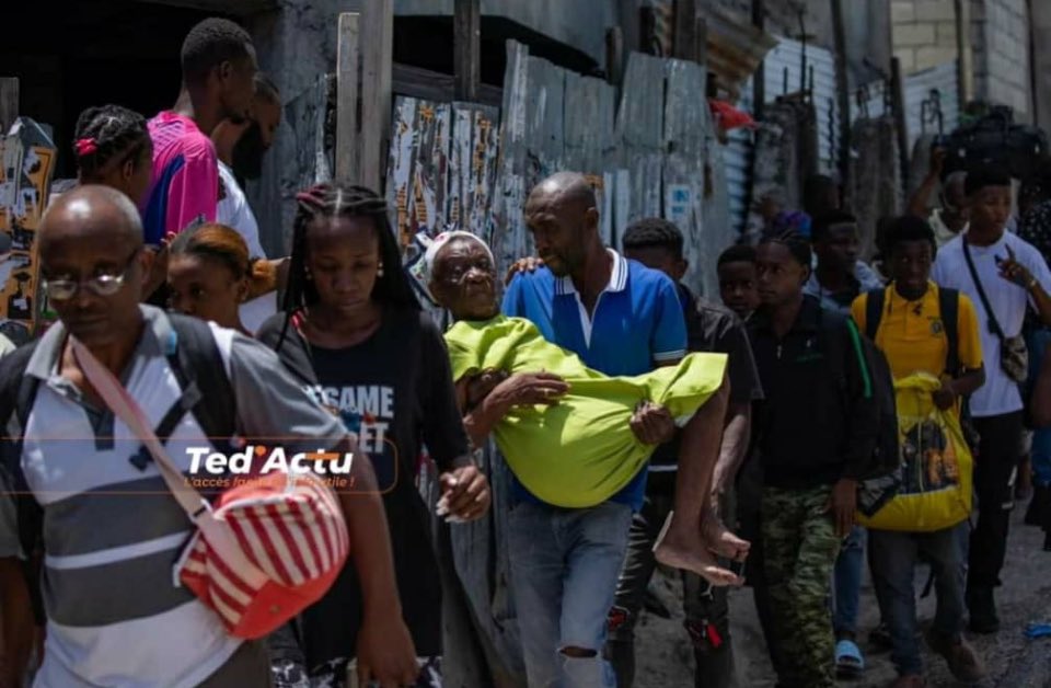 WiljamesonPL's tweet image. we don&apos;t do that to a country,
I have friends that I haven&apos;t heard from in months,
it saddens me deeply how the Haitian Government @DrArielHenry is using people&apos;s lives to solicit military intervention.

#HaitiCrisis #PeaceForHaiti
#HumanRightsConcerns #FreeHaiti