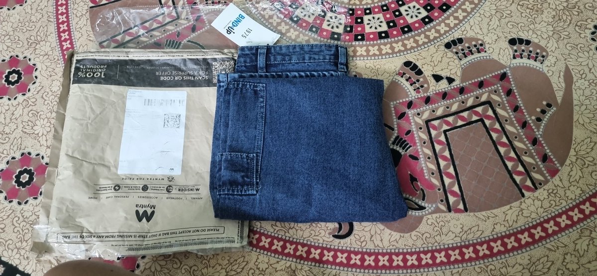 Srabani889176's tweet photo. @nch1915 I have recieved this product from myntra which is wrong and now they are saying that they don't sell this brand and are not responsible for this.Does this package look untampered. Kindly take strict actions against them. @MyntraSupport @jagograhakjago @IndianConsumerF https://t.co/xtOqlr0AHw