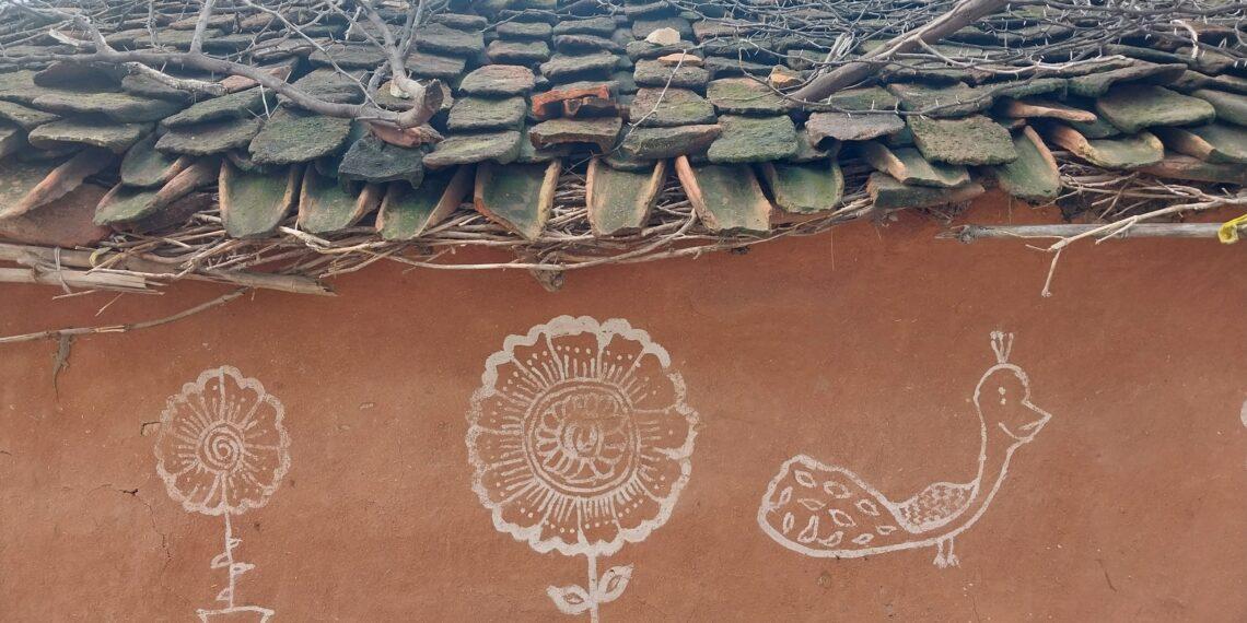 deepanwita_t's tweet photo. In his address to the nation on #50YearsOfProjectTiger PM @narendramodi said protecting nature is integral to our culture. This comes alive in #Mandana art of #Rajasthan under threat at present.
@PMOIndia @TribalAffairsIn @MinOfCultureGoI 
https://t.co/4ZgMtzFzBQ @theindntribal https://t.co/5Q77q7daWN