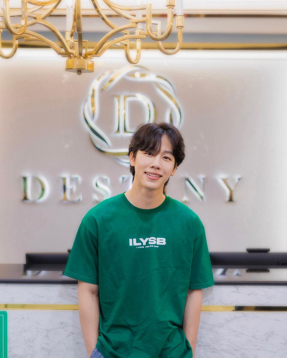 ถึงเสื้อผมจะยับ แต่หน้าผมเรียบเนียนมาก ขอบคุณทาง #DestinyClinic ครับ
<a href="/warwanarat/">ว</a> 
#warwanarat 
W.Wanarat