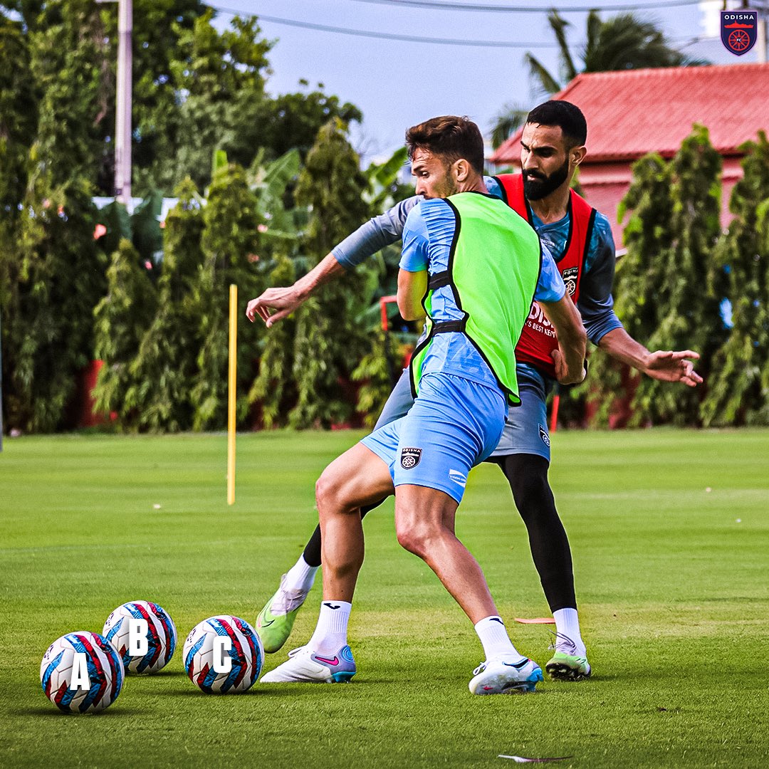 OdishaFC's tweet photo. Which one? π€
Start commenting your answers below π¬β¬οΈ
#OdishaFC #AmaTeamAmaGame #KalingaWarriors #OFCTour23 #Thailand #PreSeason https://t.co/vmK4KQrVEs