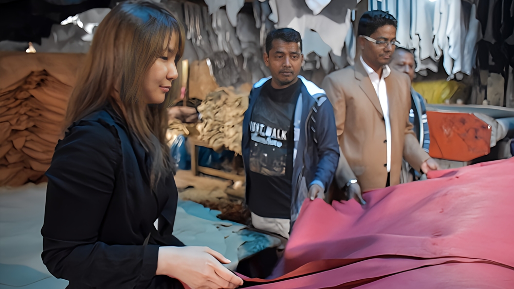 #MeetTheChangemakers: Putting skin in the game, MATSUO Maki asked the leather-workshop partner in Bangladesh for her leather brand 'Raffaello' to hire single-mother workers as part of an effort to support them and help reduce child poverty. raffaello-craftsman.com #GlobalGoals