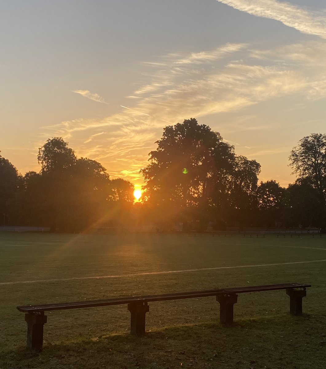 andyb066's tweet photo. Good morning @runningpunks Sunrise and trees to start the day @BipolarUK #poletopolechallenge @SOBScharity #stepwithsobs #muddymilesformegs #runningpunks #walkingpunk https://t.co/iGnNiavj3L