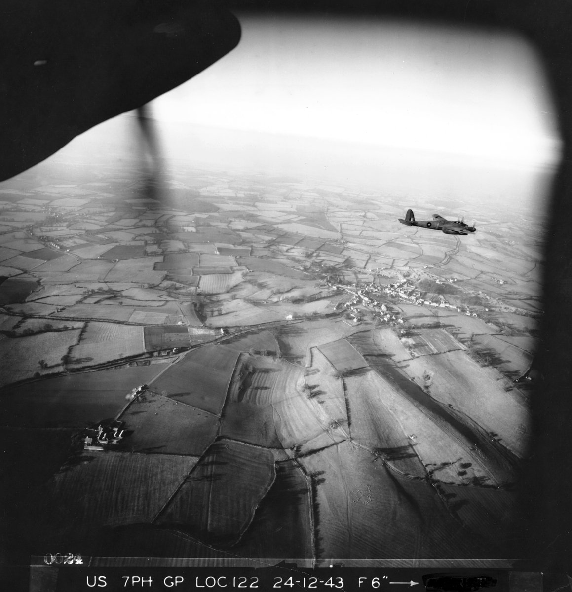 HistoricEngland's tweet image. A collection of Second World War aerial photography has been made accessible to the public for the first time. 📷

The photographs were taken by the United States Army Air Forces Photographic Reconnaissance units in England in 1943 and 1944.

See more. ➡️ bit.ly/USAAF-Photogra…