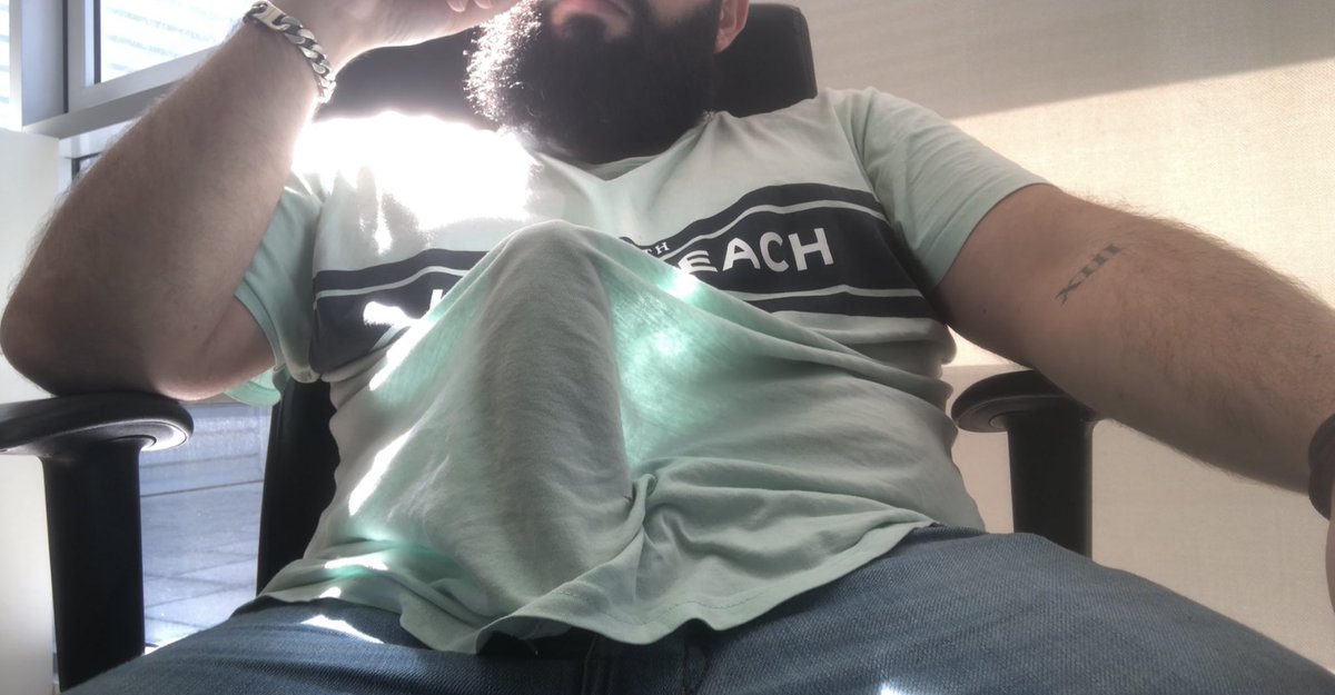 dperezq86's tweet photo. Buenos días! Dadle apoyo y os subo por aquí el video pajeandome a puerta abierta en la oficina 🥵🥵 https://t.co/u0HpaGoDlx
