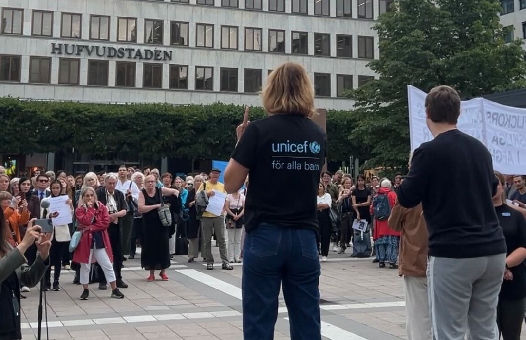 Det har nu gått två sedan talibanerna tog över makten i Afghanistan. Tack <a href="/SAK_Sweden/">Svenska Afghanistankommittén SAK/SCA</a> för att ni igår arrangerade denna manifestation. Vi står inför en avgörande tid för en hel generation flickor i landet och tillsammans måste vi stå upp för alla barns lika rätt till utbildning!