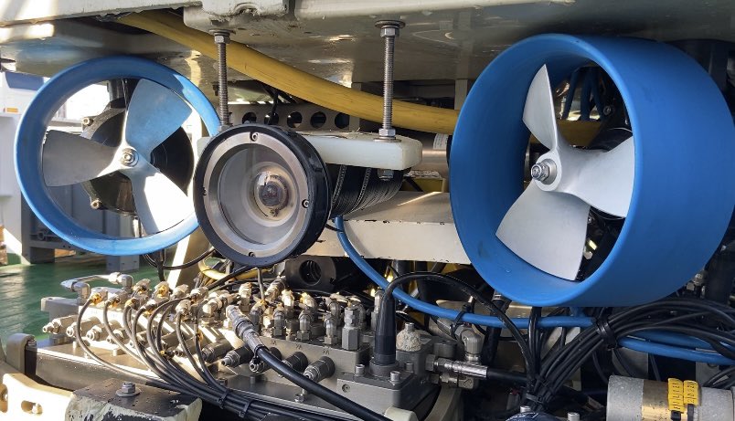 IEO_Cadiz's tweet photo. #CIRCASUR | Este año la campaña se desarrolla con la novedad de contar con el ROV 🎥 un sistema robótico sumergible con el que se podrá captar imágenes de los fondos rocosos y sedimentarios. 

#ABordo 🚢 #IEO 🌊 #EstrategiasMarinas https://t.co/kEGAptKl9O