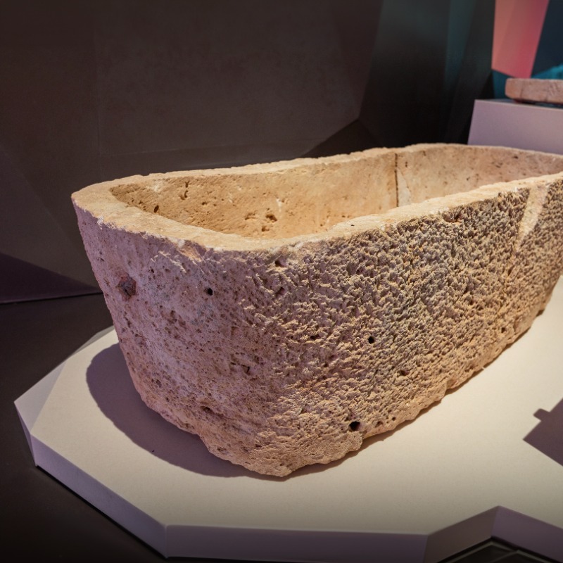 oaam_oman's tweet photo. What is the story of the #Sumhuram washing basin?

On your way to #Dhofar, delve deeper into stories and secrets at the History Gallery of the #Oman_Across_Ages_Museum.