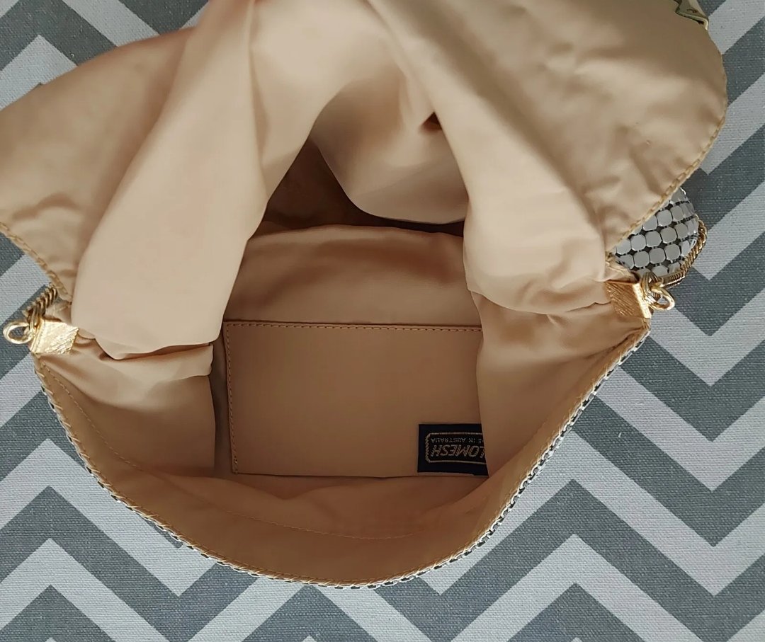 zanasdesigns's tweet photo. RARE genuine Jackie beige coloured #Glomesh slouch bag. In <as new> 🆕 condition. Never been used. Get it while it's available 😍

Contact me if you want special deal.

#stylish
#fashionista
#designer
#handbag
#iconic
#fashionstyle
#Fashionable
#beautiful

https://t.co/GQc12cjNZy https://t.co/0KIqnuouoh