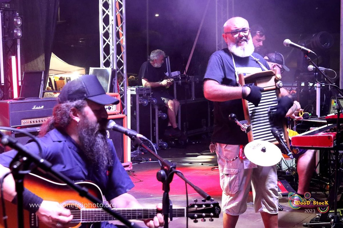 corrado_drum's tweet photo. Al Cash Project live Woodinstock 2023 in apertura ai mitici Gemboy
#alcashproject #music #livemusic #Folk #countryblues #americana #ekoguitars #ufip #playthedifference #washboard #guitarrist #ekoguitars #percussionist #paperbag #gemboy #woodinstock https://t.co/pUqaClnlrh