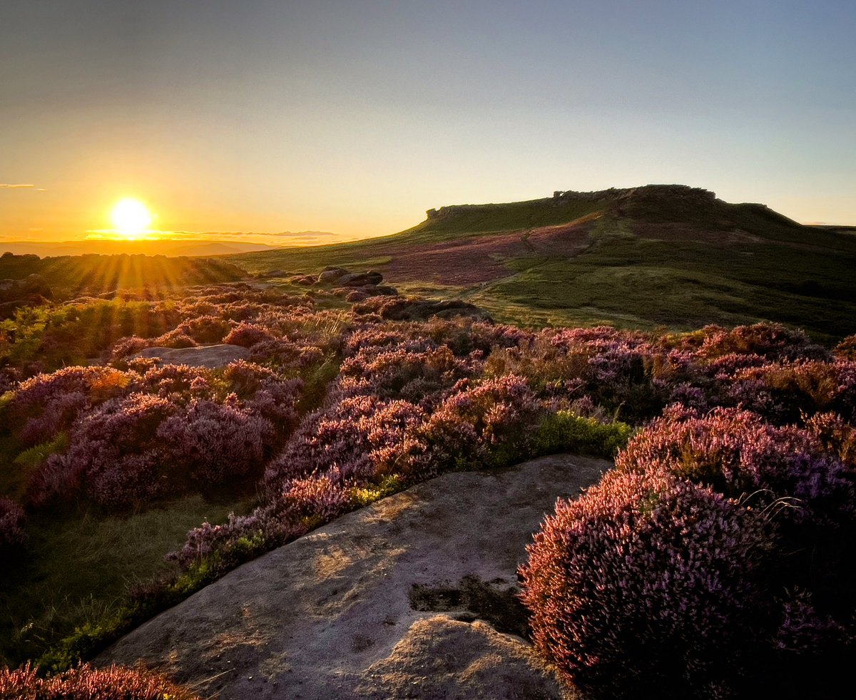 One from last night’s visit to the Peaks. Lovely to see the heather out in full bloom! It’s so vibrantly coloured.. and smells gorgeous too! 😊

#peakdistrict #peakdistrictnationalpark #heather #photography #sunset #sunsetphotography #sunsets #scenery #hiking #adventure #hike