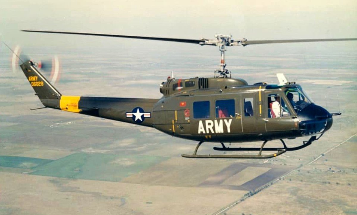 #OTD What would become the standard size & image of the ‘Huey’ for decades to come, the Bell Model 205, also designated YUH-1D by the US Army, was a stretched & more powerful Bell 204 first flown on August 16th, 1961, nearly 5-years after the original UH-1’s
#bell205 #belluh1