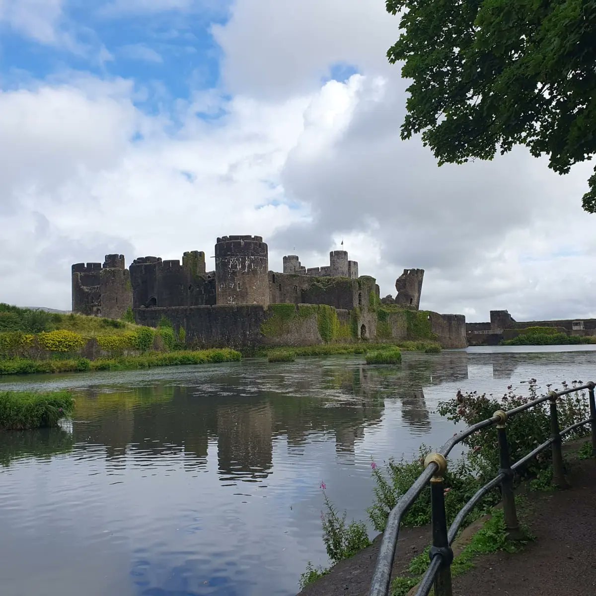 FrancesOfficial's tweet photo. Another fun trip away to see @LesleyNovis
#barrybados #Barry #Wales #caerphilly #TommyCooper #Castle #friends #sisters #LifeOfReilly https://t.co/SZRx72KL3N