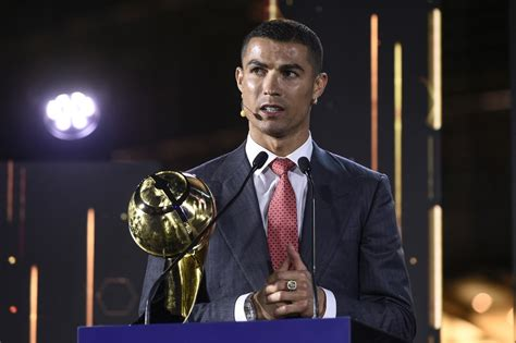 anyelo_ma's tweet photo. @luciano_ivani @messimygoat10 @lautarodeIcampo no crack, no me refiero a su ultimo trofeo, me refiero a esto, buscalo pero si, cr7 gano el premio al jugador del siglo en 2020, que tu empezaste a ver futbol en el mundial no es culpa mia https://t.co/a3I2LUgVI4