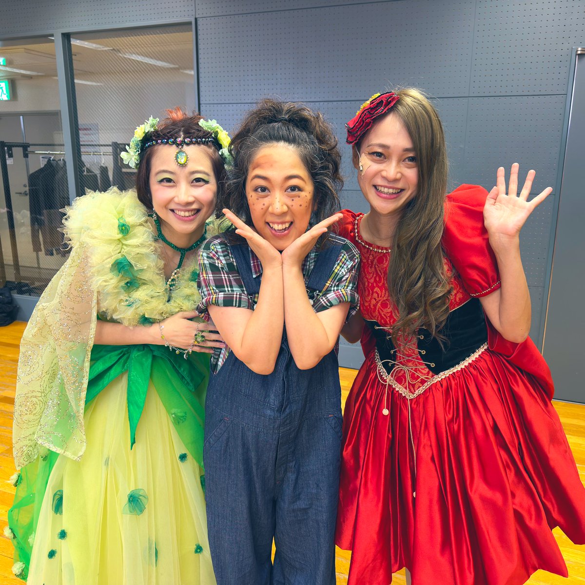 aiumi's tweet photo. 2度と立つチャンスはないと思っていたミュージカルの舞台に、この3人で一緒に立てたこと。夢みたいな時間だった！ #札幌演劇シーズン #SES2023s #FBオズ https://t.co/AZ2qNGSXDx