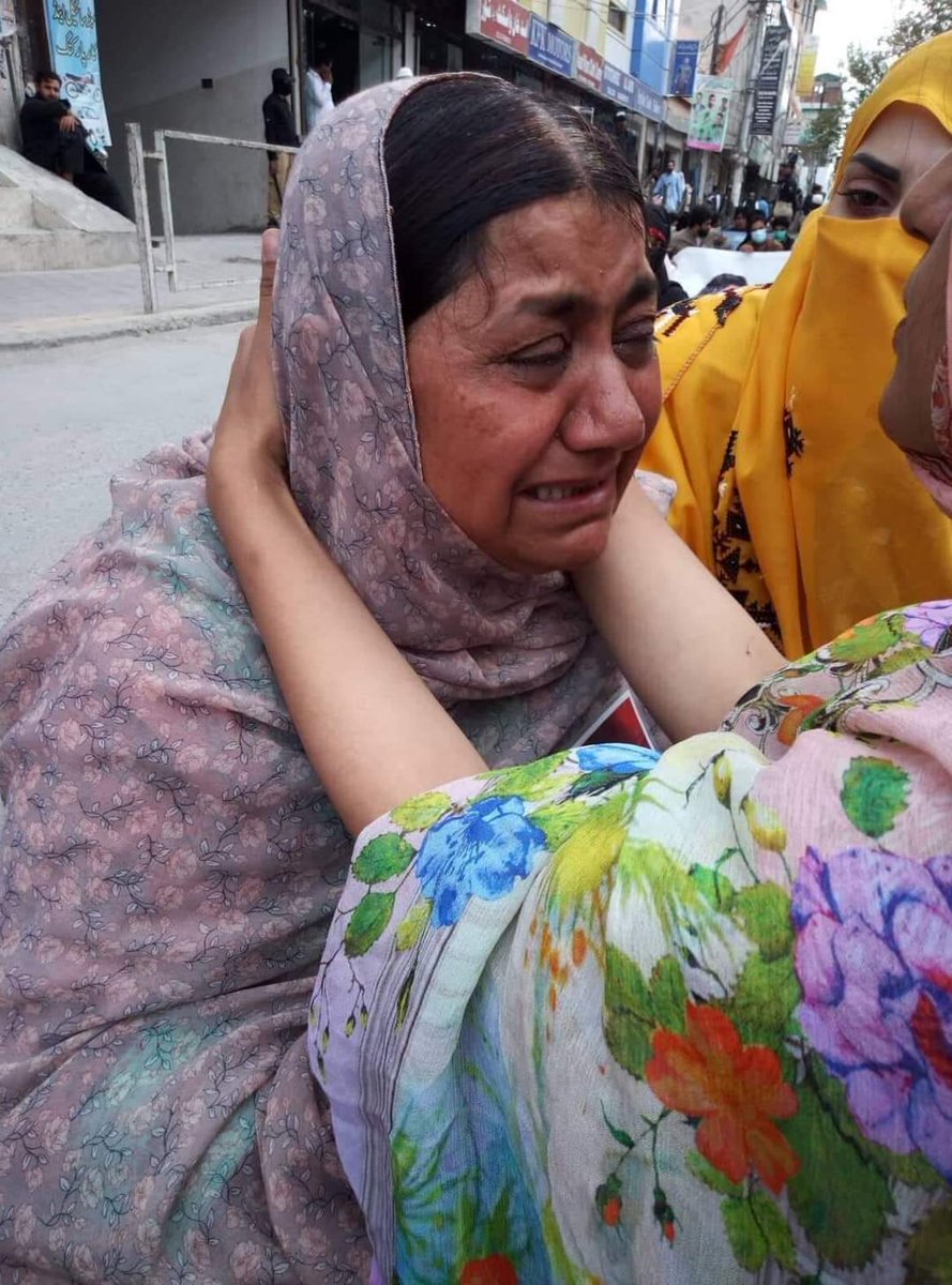 خدا کرے کہ بلوچستان کے دشمنوں کو کھانے کو روٹی نصیب ہو نہ پینے کو پانی- وہ اک ایسی خارش کی اذیت میں مبتلا ہوں کہ انہیں کھجانے سے بھی کوئی فائدہ نہ ہو!
( اک بلوچ ماں کی بد دعا ہے )