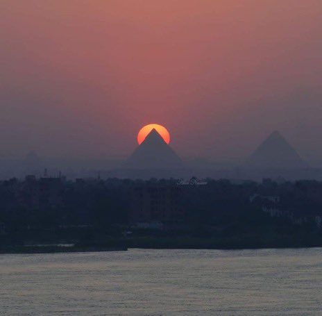 Put the sun and a pyramid in any picture and your on to a winner. #photograghy #art #image #pyramids #africa #tuesdayvibe
