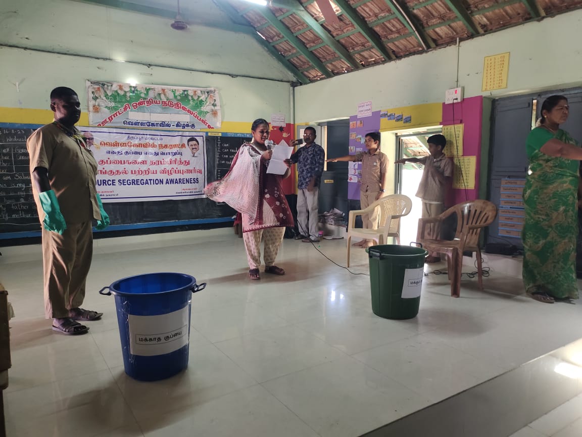 VellakovilMpty's tweet photo. Vellakovil municipality  
people movements of clean cities
Awareness campaign on SWM and cleanliness of school#My_Waste_My_Responsibility
#IndiaVSGarbage
#SwachhthaKaUpahaar
#IndiaVsGarbage
#SwachhAmritMahotsav
#SwachhSurvekshan2023 https://t.co/5ZwB6Pk3AY