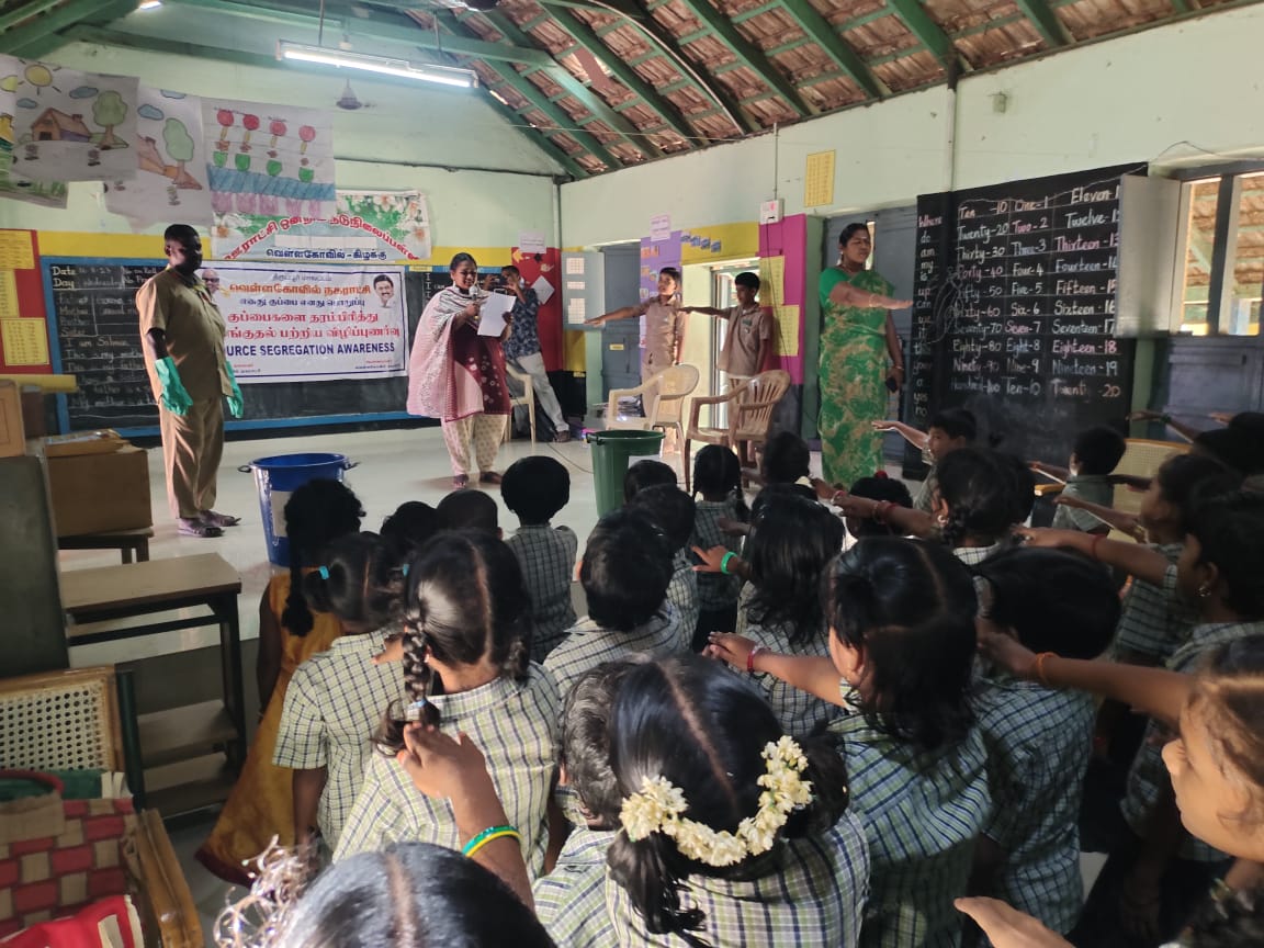 VellakovilMpty's tweet photo. Vellakovil municipality  
people movements of clean cities
Awareness campaign on SWM and cleanliness of school#My_Waste_My_Responsibility
#IndiaVSGarbage
#SwachhthaKaUpahaar
#IndiaVsGarbage
#SwachhAmritMahotsav
#SwachhSurvekshan2023 https://t.co/5ZwB6Pk3AY