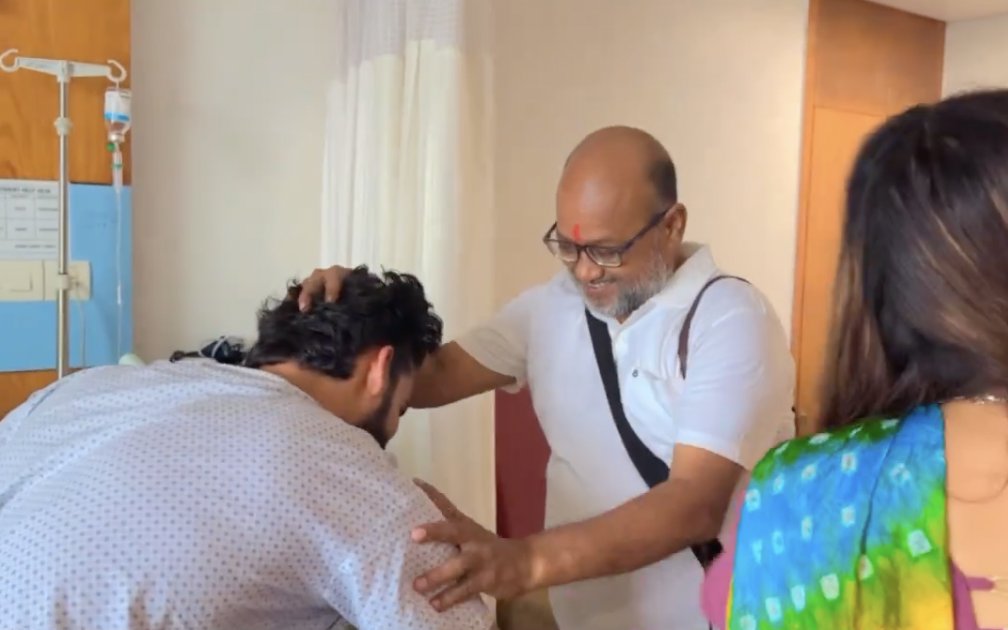 BollySpy's tweet photo. #AbhishekMalhan and #ManishaRani shared a heartwarming moment as they respectfully touched each other's fathers' feet, seeking blessings that honor tradition and values. 

A gesture that speaks volumes about their deep respect and connection.
#BiggBossOTT2 #AbhiSha https://t.co/ug1cVmUnGC