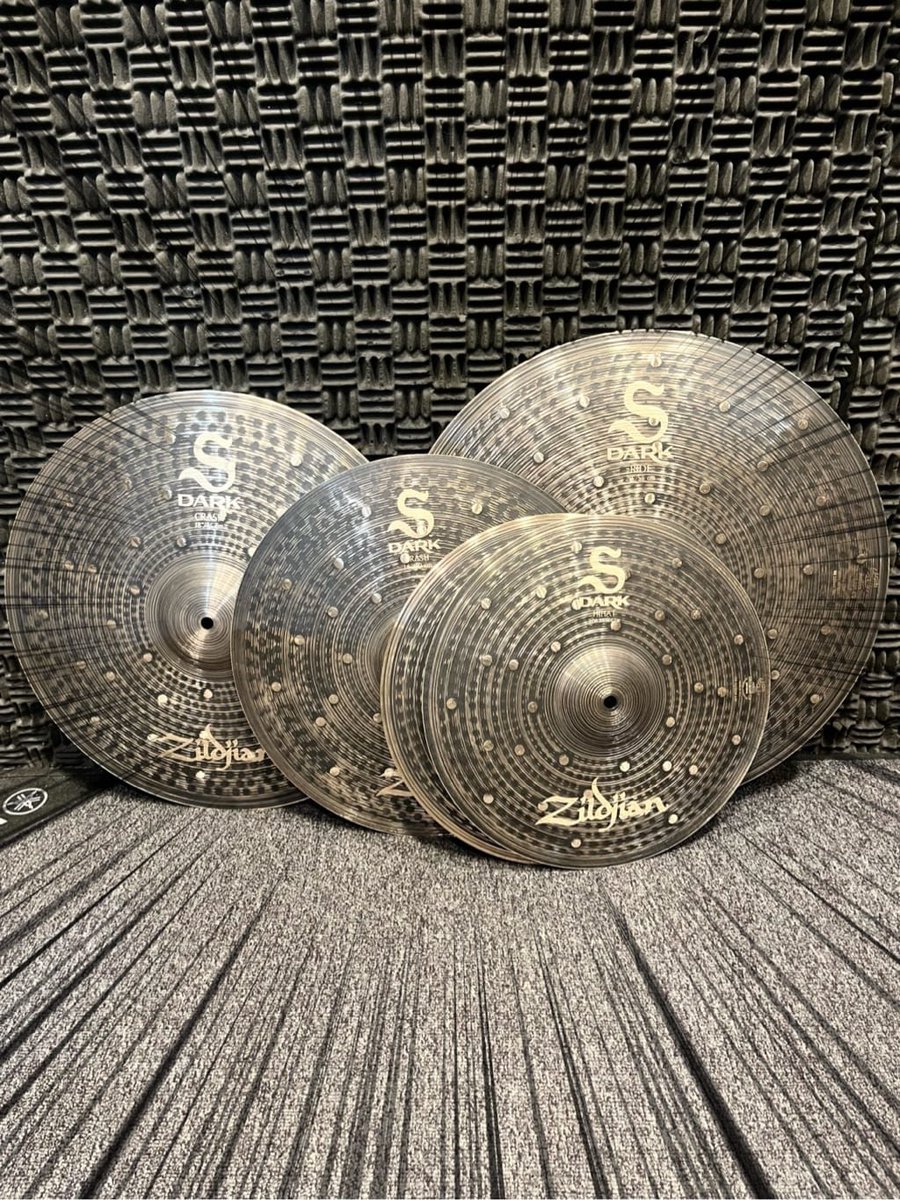 drumstation_akb's tweet photo. 【Zildjian/スタッフレビュー】
『総合的に近年のシンバルサウンドの流行をおさえた、とても実用的なシンバルだと感じました✨』
スタッフによる、Zildjian S Darkシンバル一式をレビューした記事はこちら👀✨よかったらご覧ください!
https://t.co/n1vGurSz13
#Zildjian
#SDark https://t.co/gFvm7uiLxx
