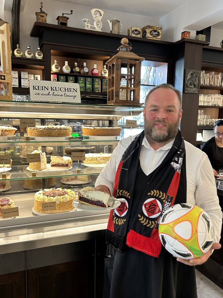 GSV1895's tweet photo. Das Gutmann Wiener Kaffeehaus ist ein wahrer Geheimtipp für Liebhaber der österreichischen Küche … und neuer Sponsor unseres GSV. Wir haben mit Silvio Kaiser gesprochen. Hier gehts zum Interview:  https://t.co/duGjxbGWT3 https://t.co/vl5GBlouRF