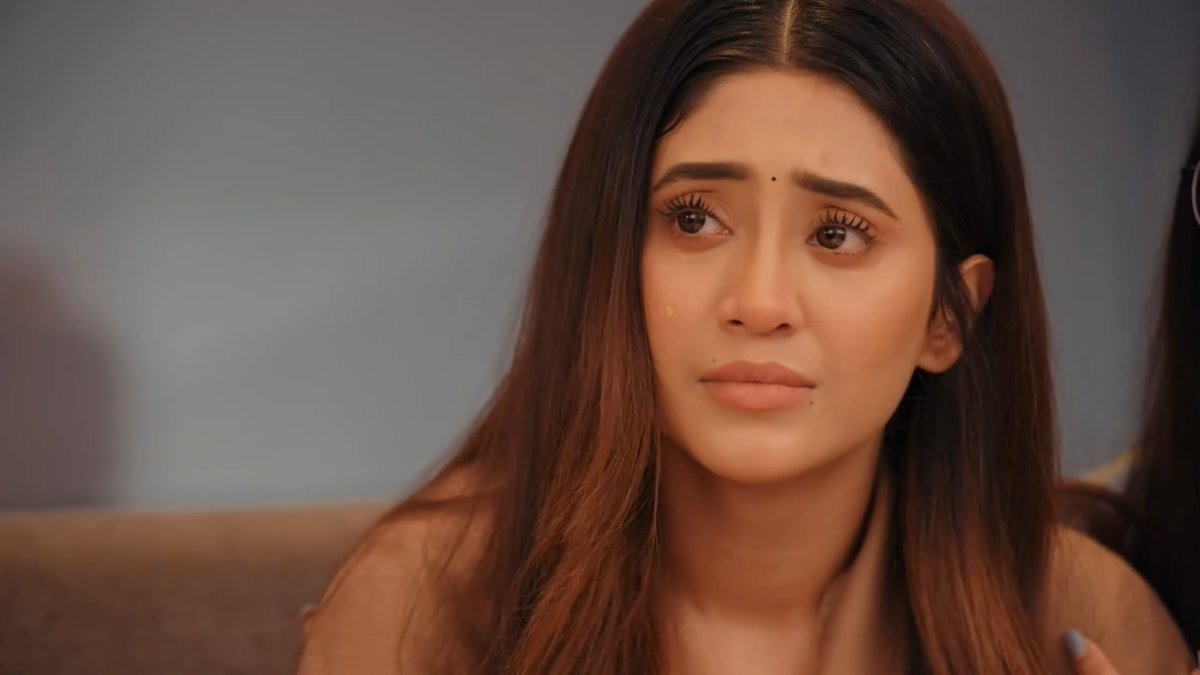 shivangisworld's tweet photo. only shivangi joshi has ability to make such simple styling look  beautiful &amp; bearable 😭♥️

#ShivangiJoshi #Shivangians 
#AradhanaSahni https://t.co/UfQr4NWBib