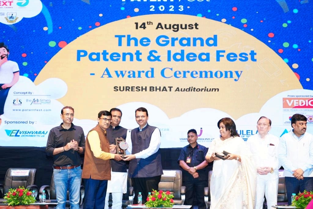 VisionNextNgp's tweet photo. Glimpses of The Grand Patent &amp; Idea Fest - Award Ceremony held at Kavivarya Suresh Bhat Auditorium, Nagpur.
#patentfest2023 #patentfest #NagpurPatentFest #IdeaFest #visionnextfoundation #intellectualproperty #IPR https://t.co/BL6HYLTJ1T