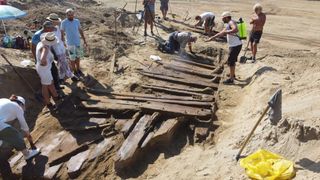 ⭕️ Ancient Roman boat from empire's frontier unearthed in Serbian coal mine. Coal miners found the remains of a Roman boat that likely supplied an ancient frontier city and military headquarters. ℹ️ livescience.com/archaeology/ro…