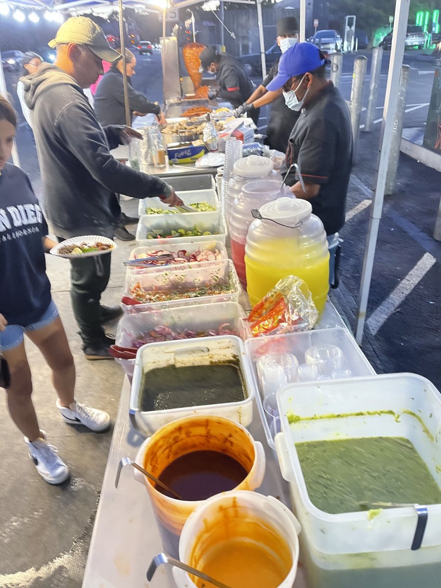 jfrobinson's tweet photo. Best tacos in Hollywood - Melrose at Vine https://t.co/J8V2fpcBdn