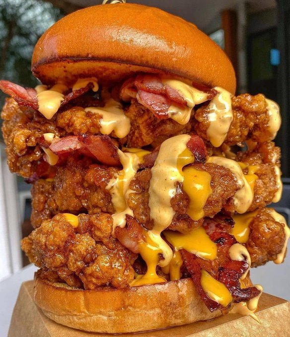 summer_food's tweet photo. Fried Chicken burger!!! https://t.co/lLBl5HXoYH