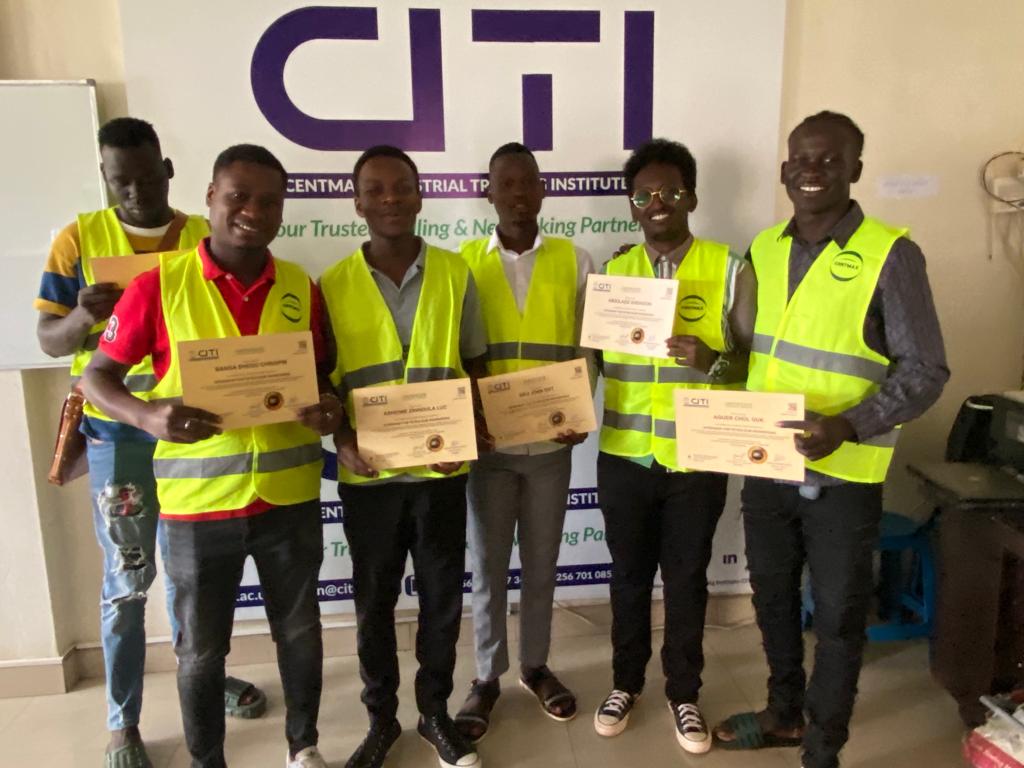 c_centmax's tweet photo. 🎓🛢️ Congrats to our Oil &amp; Gas interns on graduating! 🌟🔥 Ready to make waves in the energy world. 🌏💪 #OilAndGasFutures #GraduationDay #EmpoweringEnergy" https://t.co/coJTpTsuSF