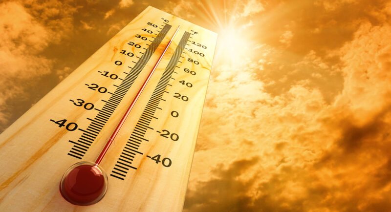 MondeDirectNews's tweet photo. 🌡️ #Canicule : Vigilance orange dans 5 départements du Centre-Est. Températures jusqu'à 40°C ce week-end. Aujourd'hui, orages attendus du Centre au Nord-Est. Prudence ! ⚠️🔥⛈️ #MétéoFrance https://t.co/lg4JzCWHjy