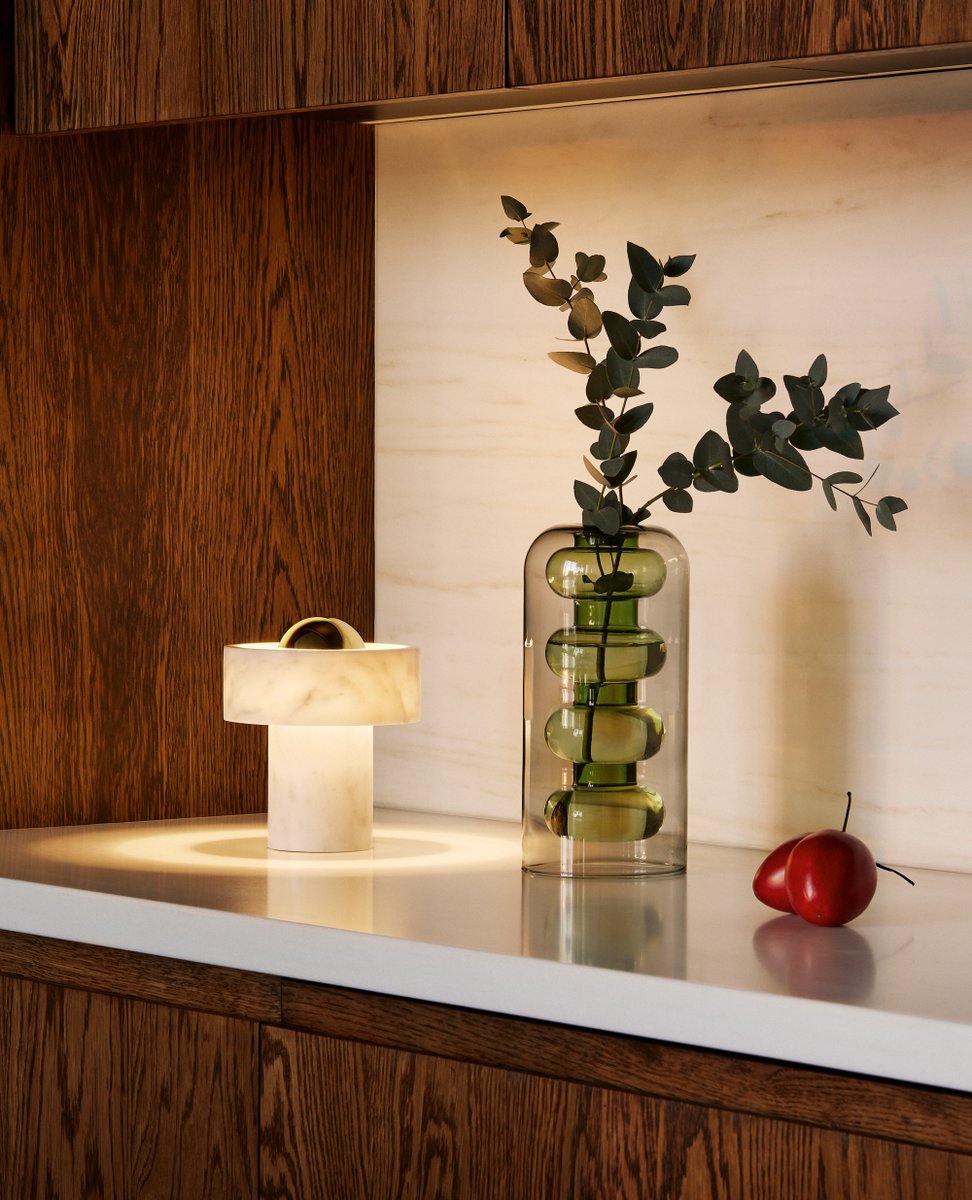 TomDixonStudio's tweet photo. New STONE Portable paired with our BUMP Vase.
The perfect lighting companion designed to accompany you anywhere in your home.
Suitable for both indoor and outdoor use.
📷️: @petenavey
#OneParkDrive
@designresearchstudio https://t.co/ckrWJztrTm