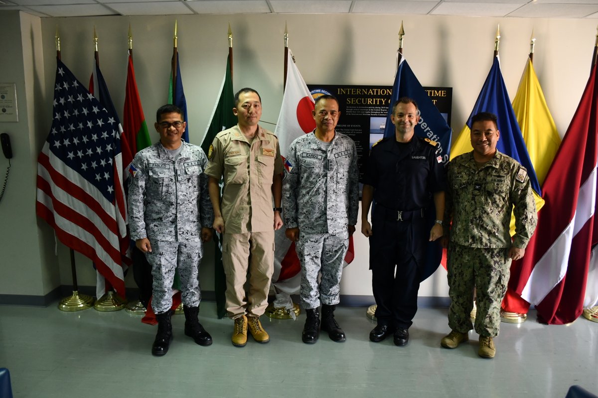 Cdre Laughton was honored to meet with🇵🇭 Philippines Navy Captain Mateo G. Carido, commodore of Combined Task Force 151. Cdre Laughton learned about CTF 151's counter-piracy mission & the two leaders discussed cooperation in regards to maritime security.