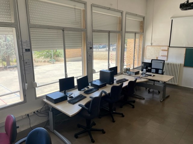 FAtendis's tweet image. Aprofitem les setmanes de descans merescut del  tècnics del SIL TAINA  per  fer millores a les intal·lacions del centre.🛠️👷   Tot pintat 🖌️  , noves zones de pràctiques  i  unes  taules  fantàstiques gràcies a  HP  @hpespana 🙌❤️
#treballemperlamillora  #hpespana  #SILTAINA