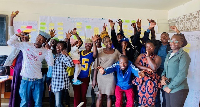 #EmergingTrends: ““We raise these children with them”: Enhancing father engagement in a #ParentingProgramme w/ and for #StreetConnectedFamilies in Eldoret, #Kenya” builds on Malezi Bora programme to engage mothers &amp; fathers, to #EndVAC &amp; #EndVAW

⬇️More:
bit.ly/3YdRHDE