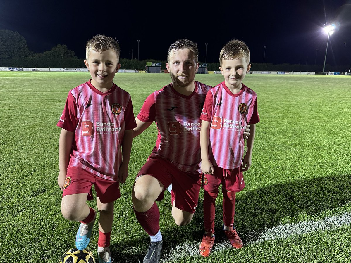 𝐌𝐀𝐍 𝐎𝐅 𝐓𝐇𝐄 𝐌𝐀𝐓𝐂𝐇 - 𝐃𝐀𝐍 𝐏𝐑𝐈𝐂𝐄 👏🏼

A goal saving tackle at 0-0, two goals at the other end and an all around solid display from <a href="/DanielPrice_23/">Daniel Price</a> was the perfect contribution for him to pick up Man Of The Match on his home debut under The Southbank lights 😍