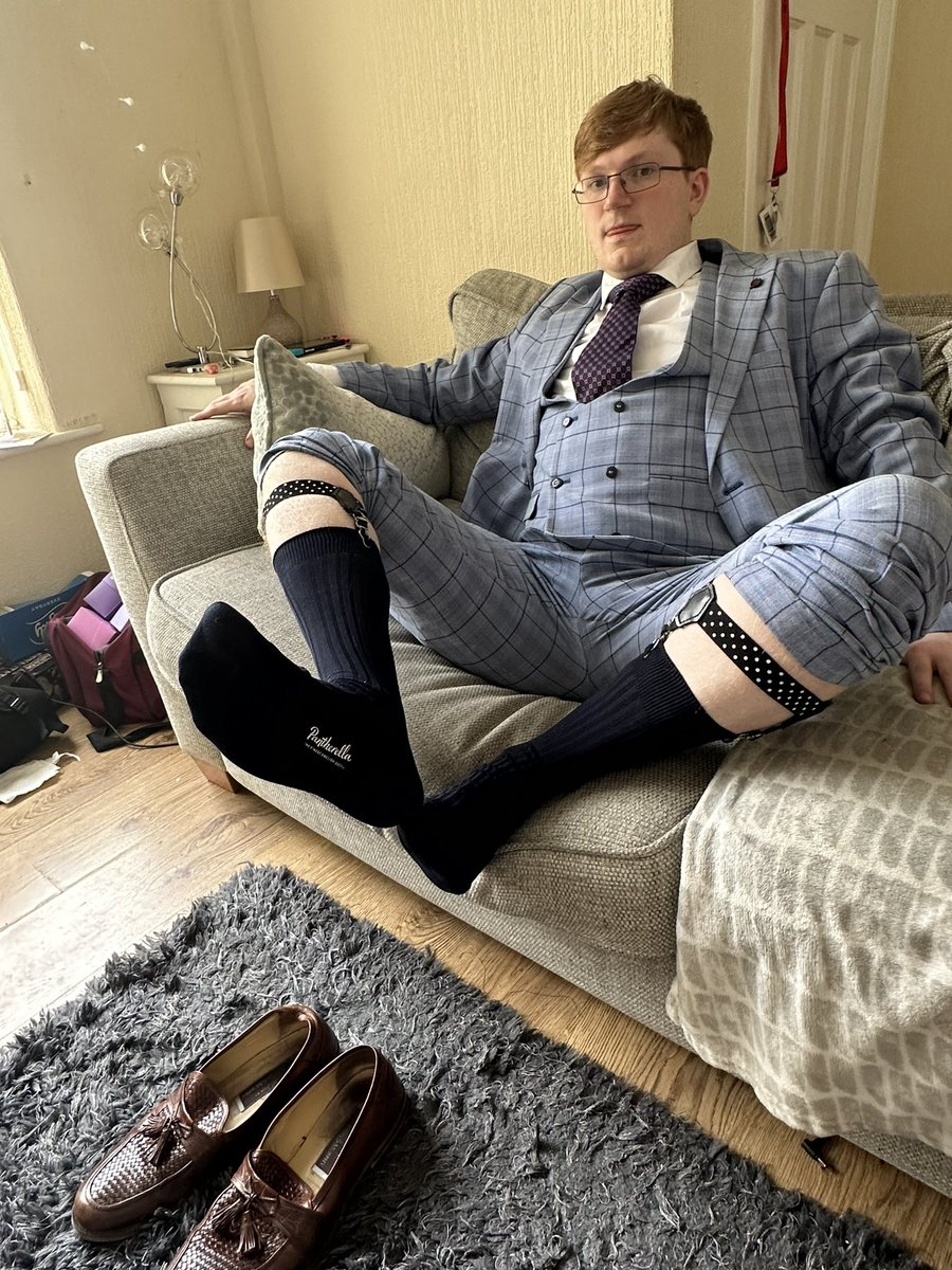 dadsonsocks's tweet photo. Navy Ribbed Pantherella socks for Son @feetwelldressed #goldtoe #dresssocks #socksfetish #sockslover #socksaddict #socksgame #falke #sockselfie #sheersocksfetish #socksforsale #pantherella @SocksSimon https://t.co/XCWNDv6Vf6
