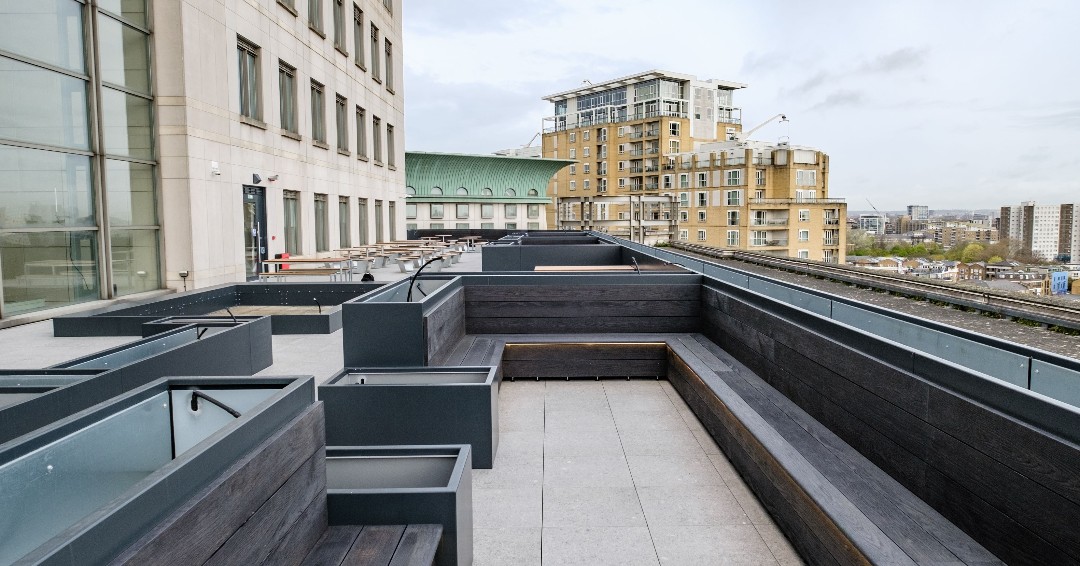 Say goodbye to traditional offices; it's time to soak up some (much needed) Vitamin D in this newly renovated sixth-floor terrace seating with integrated lighting! 🤩👌 

For more inspiration, visit our gallery page here: ow.ly/z8bw50Pyqat 

#rooftopterrace #londonoffices