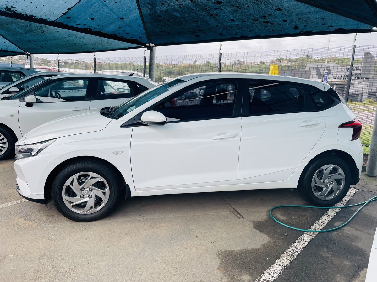 iammshiyane's tweet photo. Visit Hyundai Springfield or Call 0798012171/0695185410 for more information

Hyundai i20 1.2 Motion
Mileage: 40907km
Est Instalment: R 4238
Transmission: Manual
Upholstery: Material

Features: Aux, Bluetooth, Reverse Camera, Infotainment System… https://t.co/KsmdgiZqIt
