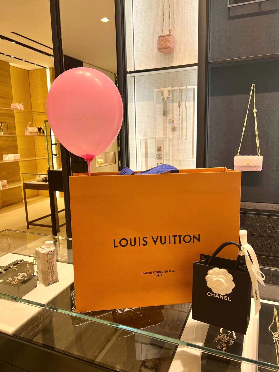 alerixel's tweet image. Spend your own money and buy the clothes you like. arrange