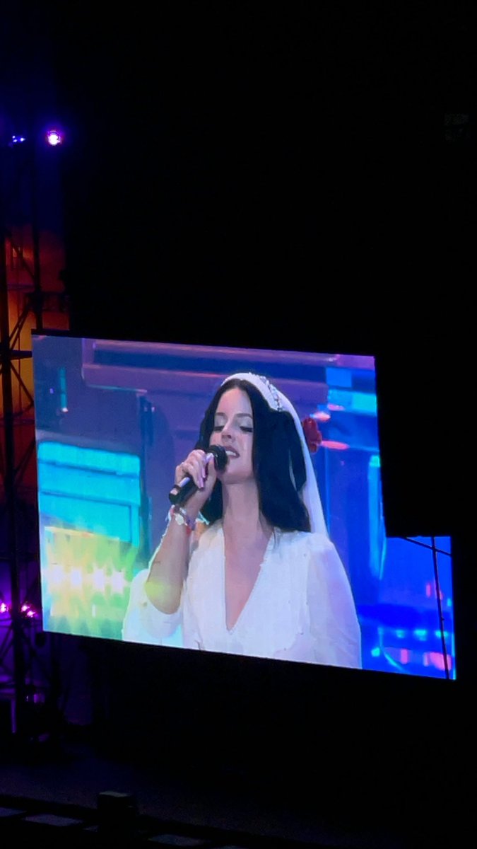 Hoy fue un sueño 😍 jamás imaginé que tendría la oportunidad de ver a Lana del Rey ❤️✨😭😭😭😭