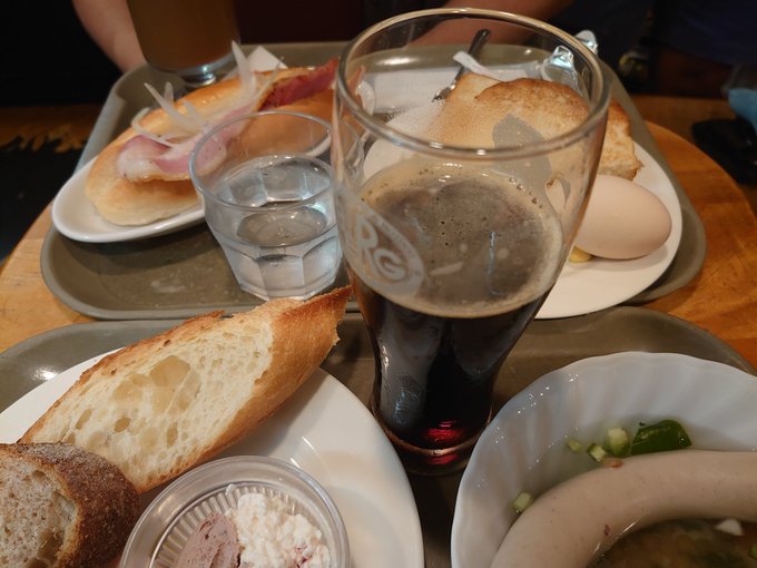 中上たかしさんと一緒に宿チェックアウト→新幹線が大雨でまた運行停止→切符を自由席に変更→新宿ベルクさんで旨いメシ→秋葉原で久々にサシの2時間カラオケ→新幹線運行再開→東京駅で中上さんをお見送りしてから自分も新幹線乗り場へ→新幹線が大雨でまたまた運行停止→運行再開&amp;空き席に座れる→? 