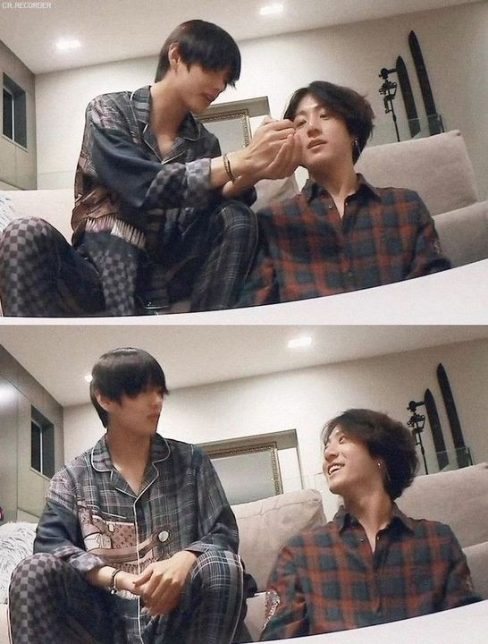 hourlytkhands's tweet image. &amp;lt;♡&amp;gt;