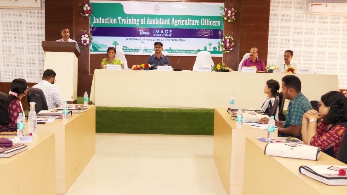 krushibibhag's tweet photo. Director, Agriculture &amp; FP, Shri @premcchaudhary, inaugurated 7 days Induction Training of Assistant Agriculture Officers (AAOs) at IMAGE, Bhubaneswar today. Addressing the AAOs, the Director emphasized on working towards betterment of agriculture through farmers' empowerment. https://t.co/KLqCpPvtba