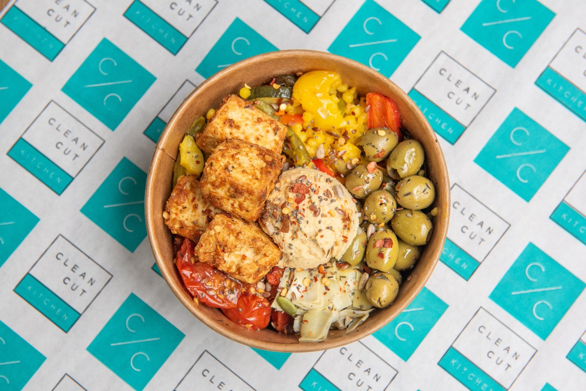 cleancutkitchen's tweet photo. 🌱🥗 Vegans, we got you!! 🍅🍚

Packed with vibrant veggies, hearty grains, and plant-powered proteins, these bowls are a delicious and sustainable choice that nourishes your body and delights your taste buds. 

🌿🍽️ #PlantBasedEating #MacroBowls #CleanCutKitchen https://t.co/p6ozeOctT4