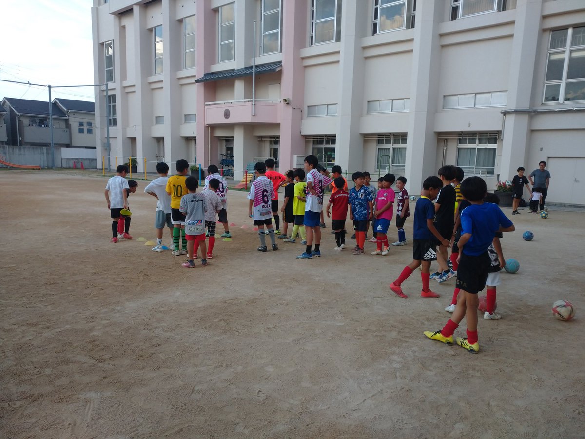 FC_ROKKEN's tweet photo. 【小中学生体験募集中】
17時30分〜20時
真野小学校

〒653-0032
神戸市長田区苅藻通3丁目4-32

#アレグラッソMW
#ROKKEN
#キッズ
#スクール生
#ジュニアユース https://t.co/7vmgGF2LFi