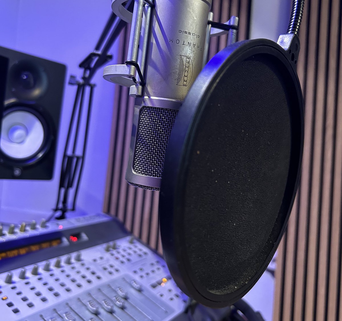 MartinStoker's tweet image. Bakkie, en nog even wachten op wat teksten voor het inspreken van de Champions Leaque promo’s voor @RTL7 ⚽️ 

En daarna nieuwe tvcommercial voor Monster Jam iov Netwerk6. 

#studiotime #voiceover