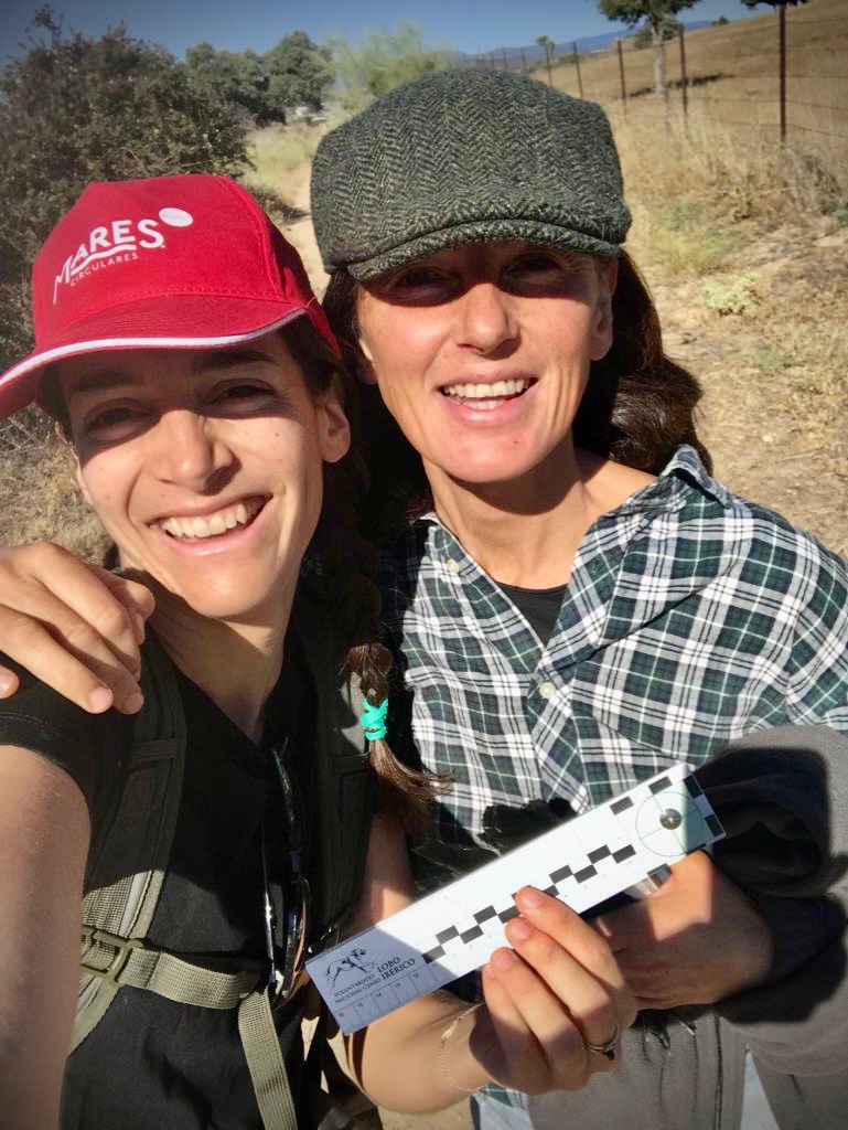 CensoLobo's tweet photo. Esta mañana, Delia (izq.) y Marisol (dcha.) nos dan los #BuenosDias desde el monte.
#Suerte chicas y #MuchoAnimo https://t.co/3WGFewdb2P